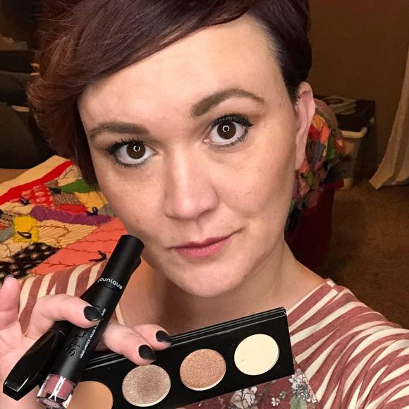 Meet your Posher, Jennifer - Picture 1 of 1